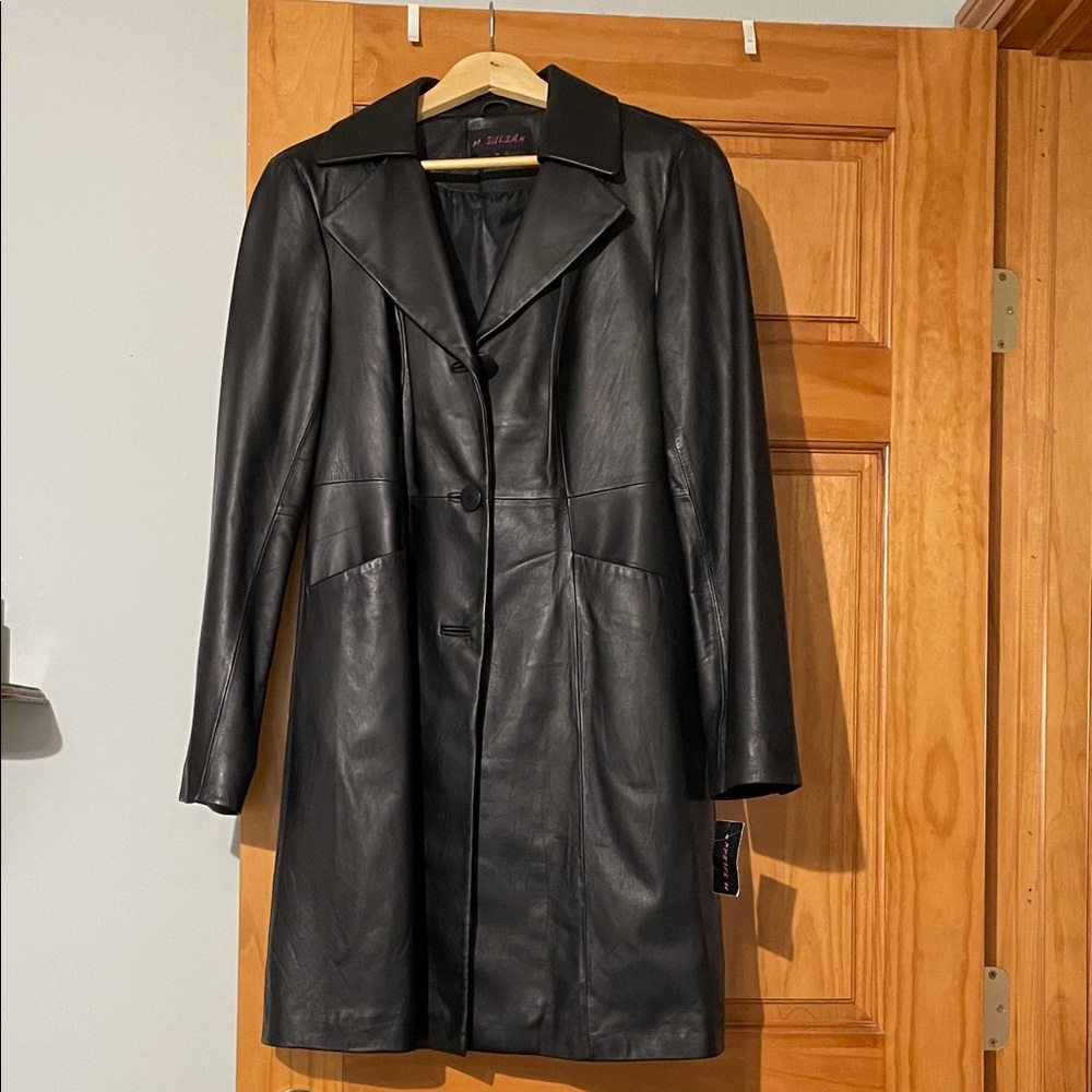 Elegant Black Leather Jacket for Women